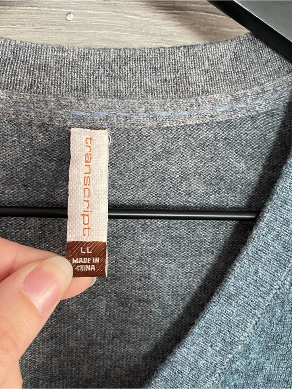 Transcript Cashmere V Neck Sweater - Picture 3 of 6